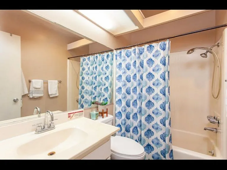 20134 Leadwell St #167 — Photo 6