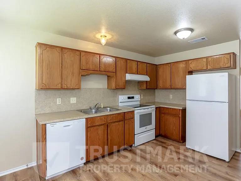 4005 Madison Dr #B — Photo 8