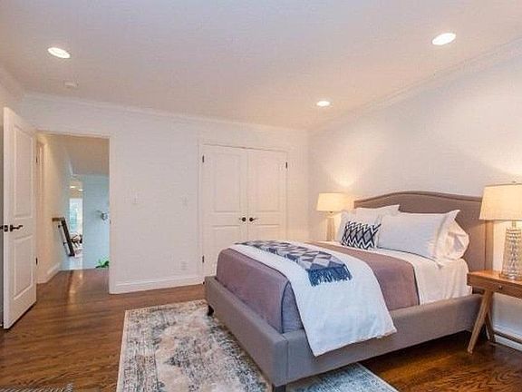 2nd image of 2047 Vallejo St