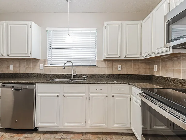 701 Park View Ave — Photo 8
