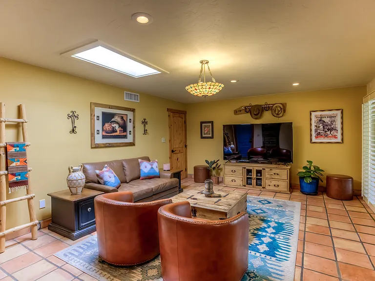 235 W Greenock Dr — Photo 6