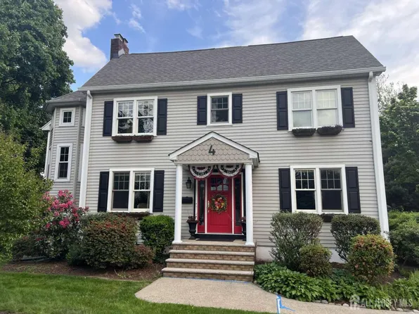 4 Honey Ct, Metuchen, NJ 08840