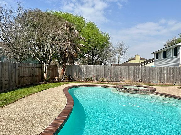 4th image of 305 Stonewall Dr