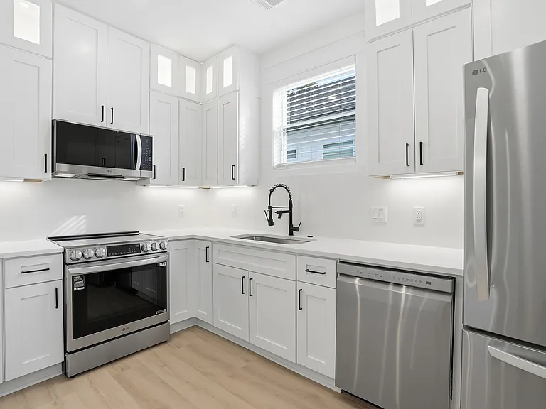 1228 E Anderson St #A — Photo 14