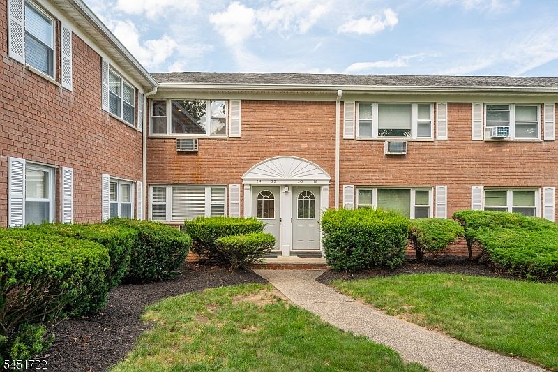 1st image of 24 Manchester Ct