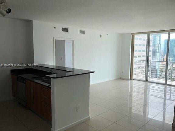 5th image of 325 Biscayne Blvd #3422