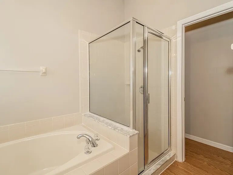 633 Straw Lake Dr — Photo 9
