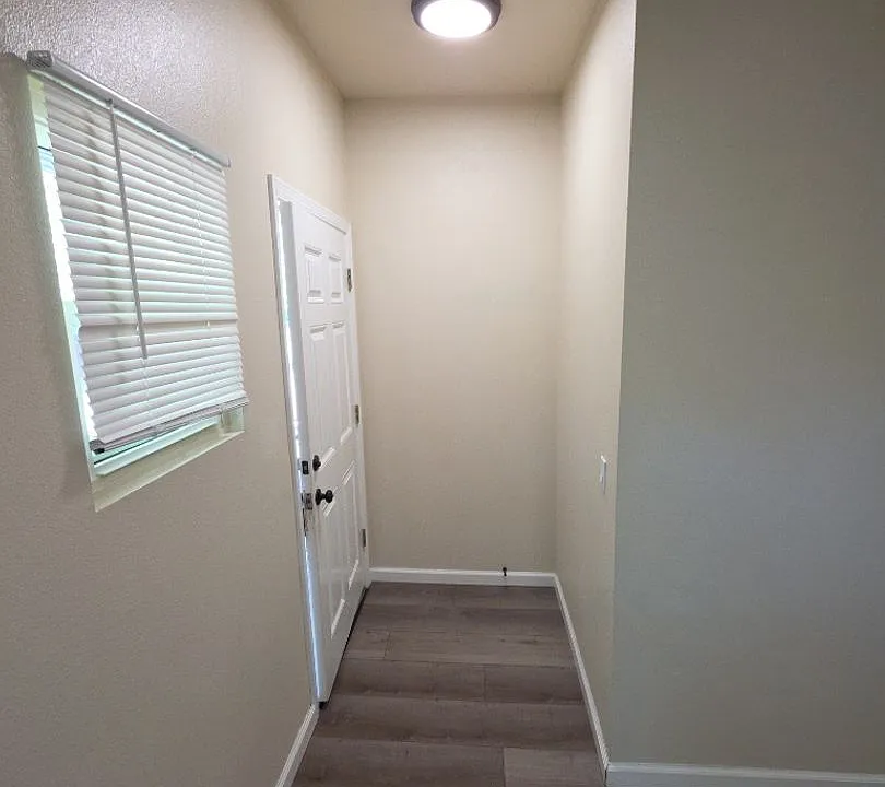 1125 N Main St