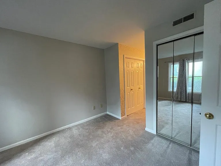 237 Hillsboro Pl — Photo 8