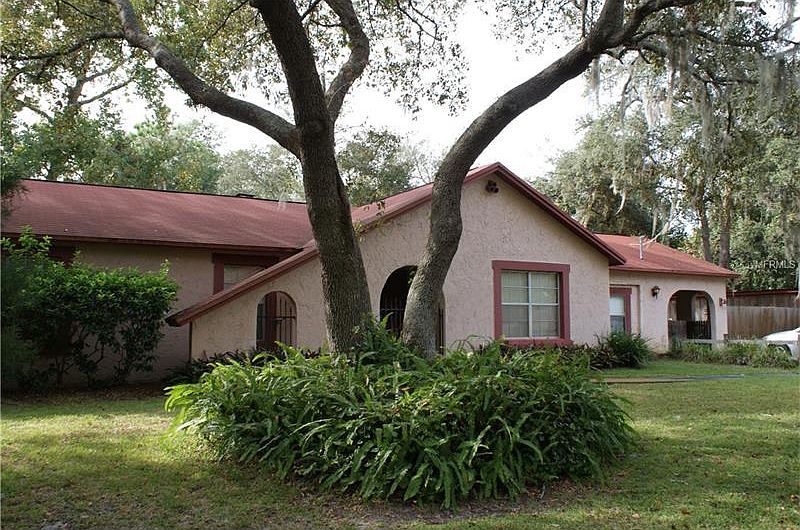 2nd image of 240 Acacia Rd