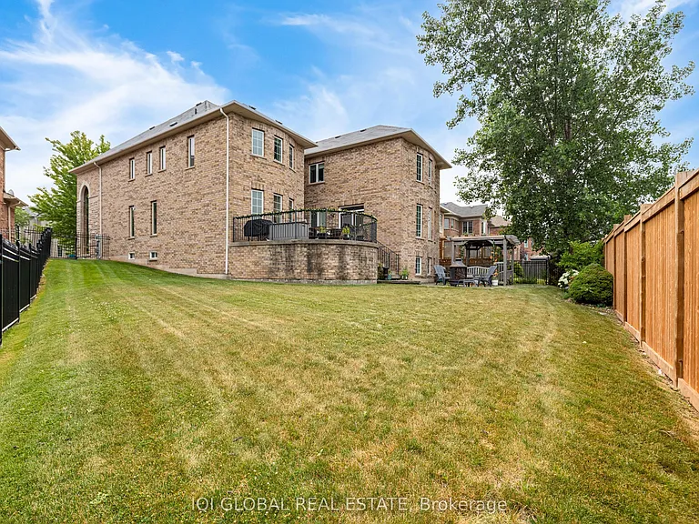 2395 Lyndhurst Dr — Photo 46