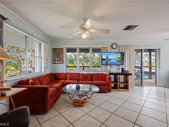 4th image of 1100 Helm Ln