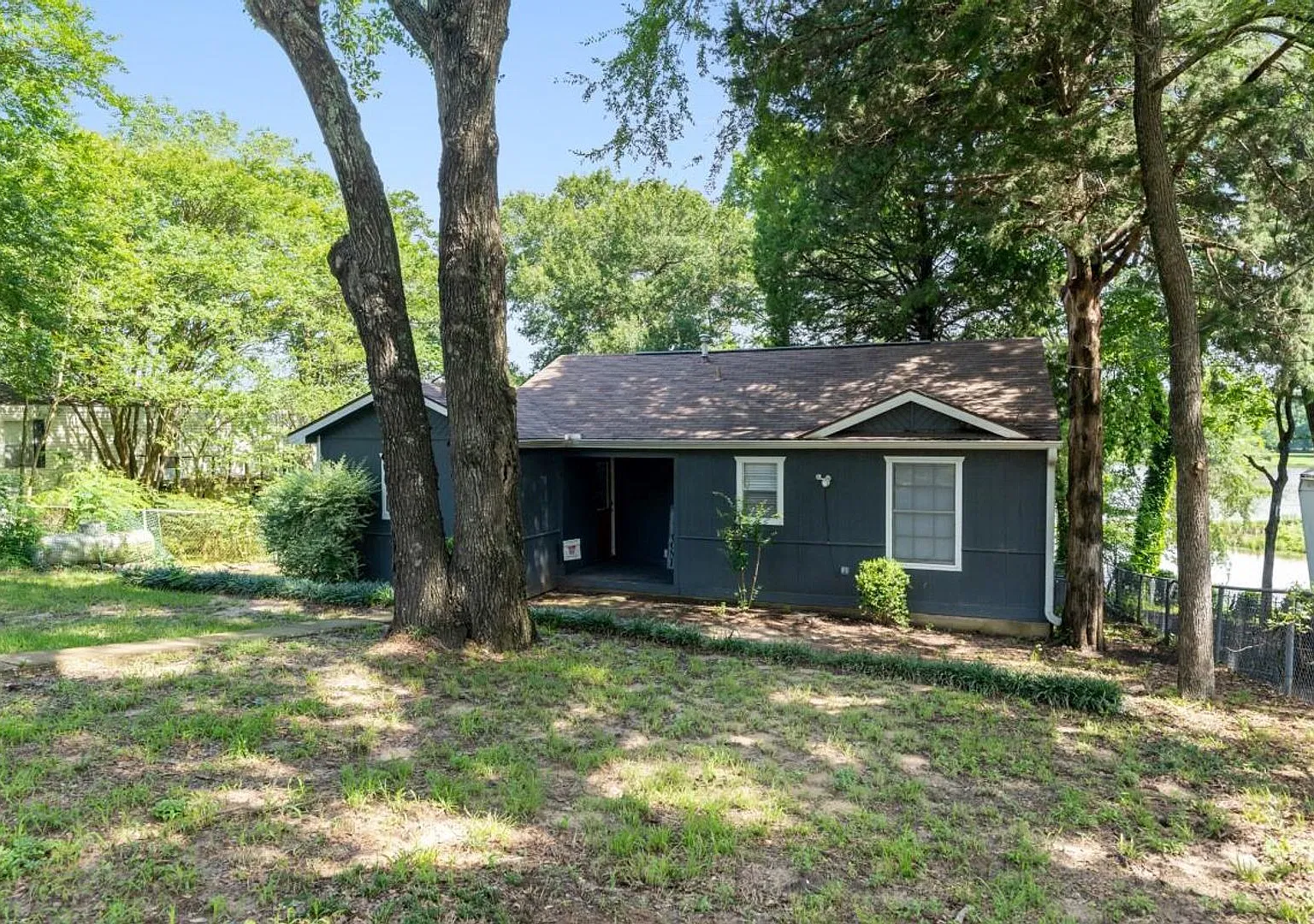 140 Lynn Creek Drive — Photo 2