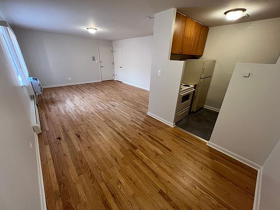 3rd image of 6010 N Winthrop Ave APT 206