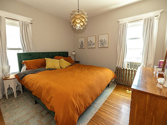 4th image of 28 Woodette Pl