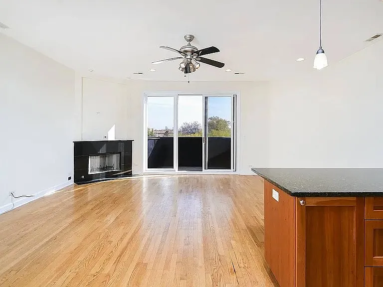 1500 N Damen — Photo 1