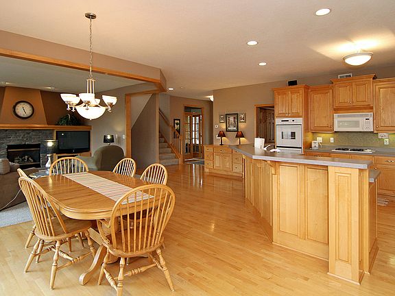 3rd image of 11412 Ashbury Cir N