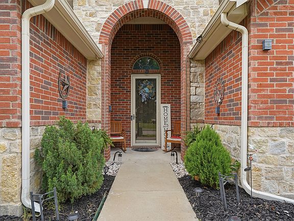 5th image of 614 Catherine Ln