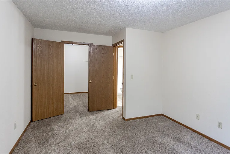 Norway Pines Apartments — Photo 9