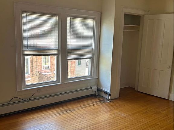 3rd image of 416 Glen St APT 2