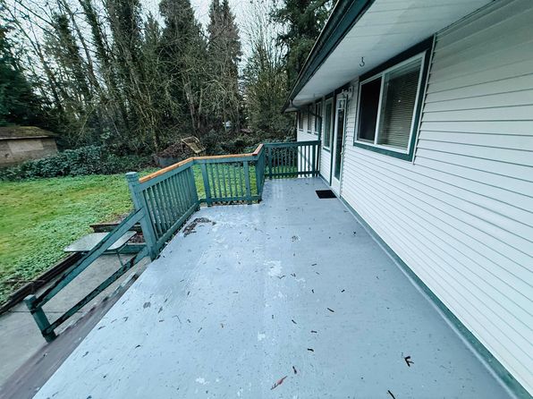 3 bedroom rental in Surrey — photo 18
