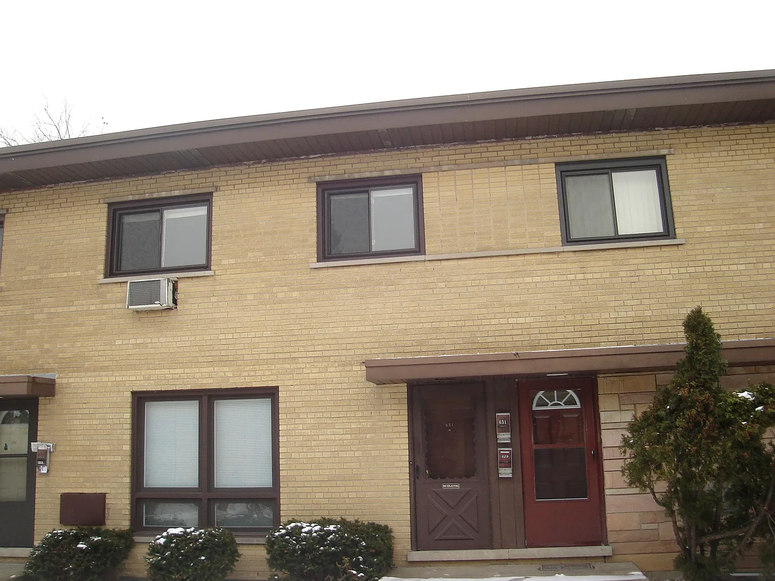 631 Maple Ct photo 1