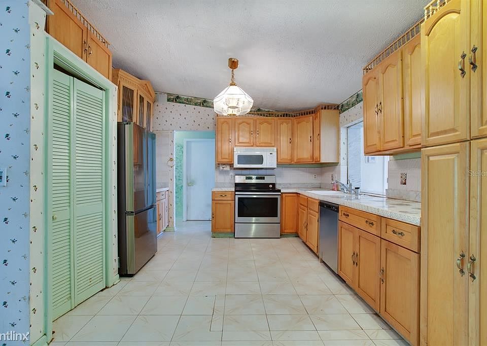 1st image of 16406 Ashwood Dr