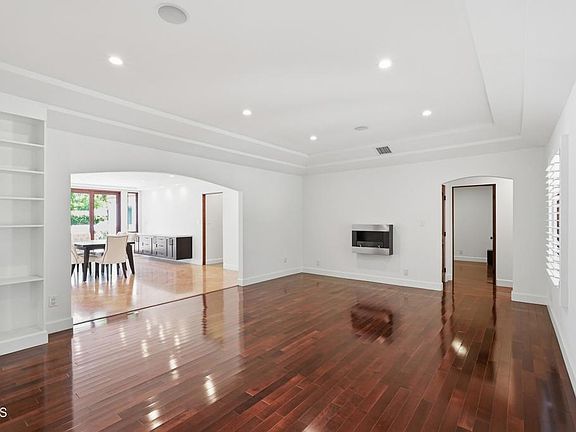 2nd image of 2303 Hillhurst Ave