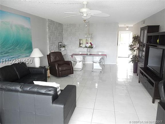 4th image of 1025 SE 4th Ave APT 201