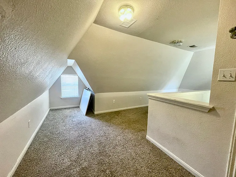 2202 Leon St — Photo 22