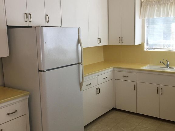 5th image of 235 Waverley St #1