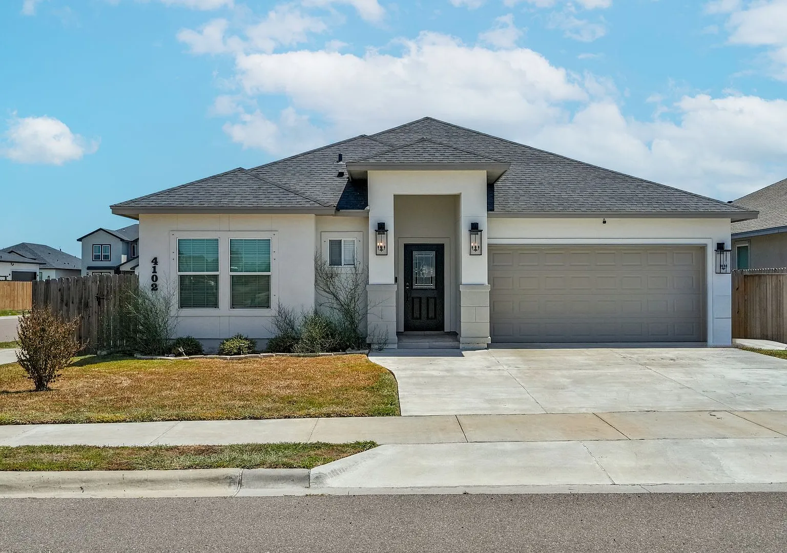 Spacious New Built 4 Bd 2.5 Bth — Photo 2