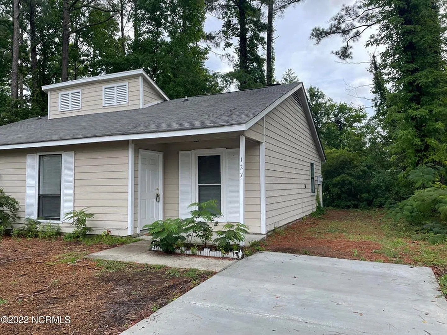 Welcome to Twinwood Drive! — Photo 1