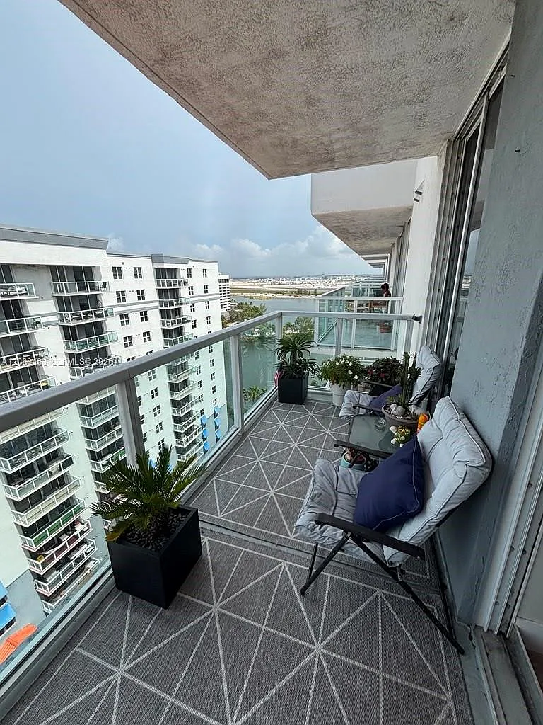 Blue Lagoon Condo — Photo 3