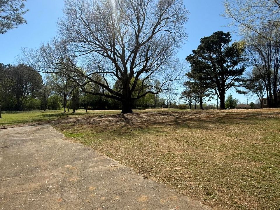 2nd image of 7614 Lakewood Dr