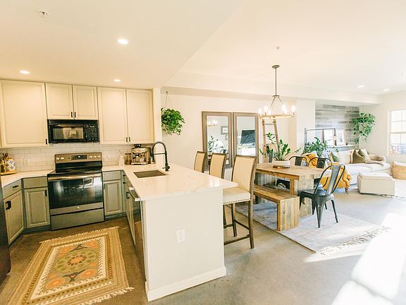 4th image of 925 N Lincoln St #1