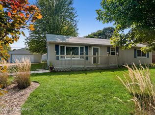 521 Spring Ave, South Elgin, IL 60177