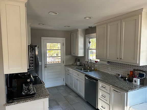 3rd image of 233 Perry Ave