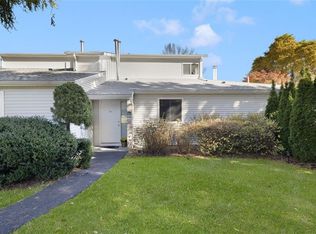 925 Halifax Dr, Warwick, RI 02886