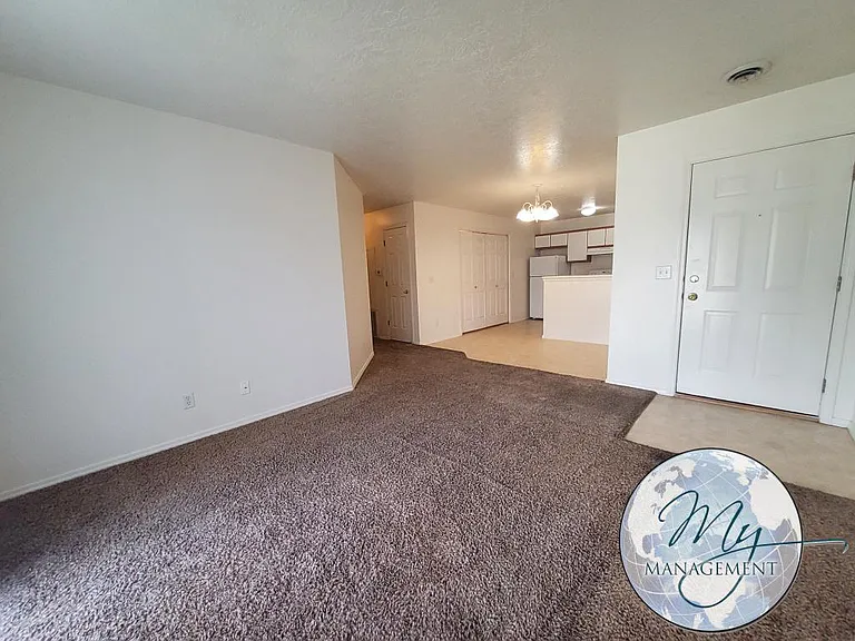 3 bed, 2.0 bath, 1180 sqft, $1,590 — Photo 26