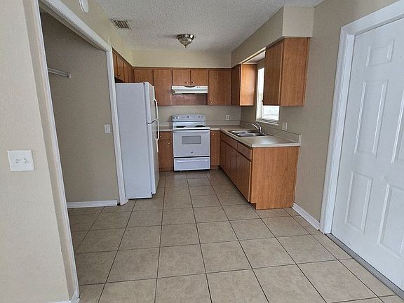 3rd image of 1204 N Gordon St