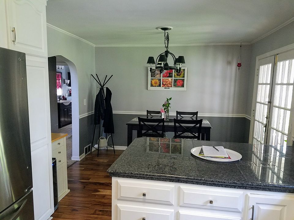 2nd image of 4653 Roosevelt Ave NE