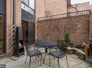 130 Spruce St APT 2A, Philadelphia, PA 19106