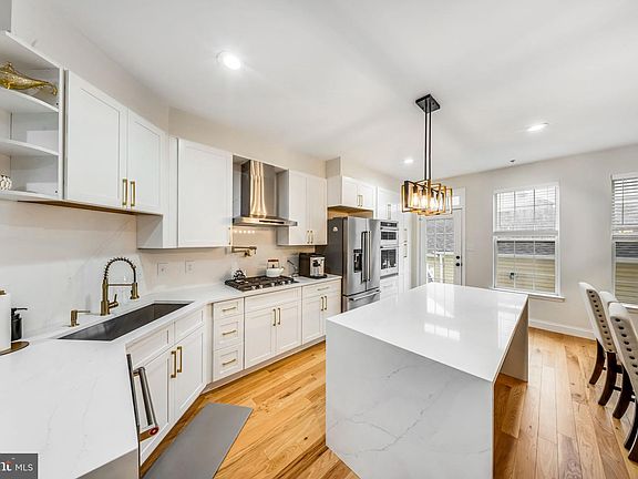 5th image of 156 Golden Ash Way