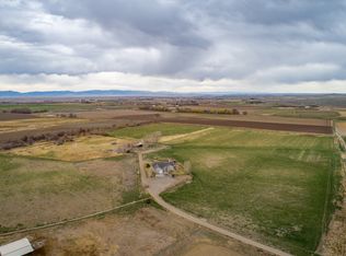 694 Paradise Valley Rd, Riverton, WY 82501