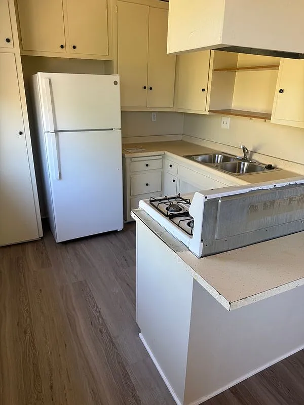2 bed, 1.0 bath, 760 sqft, $1,800 — Photo 4