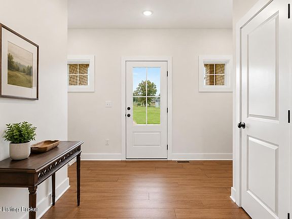 3rd image of 305 Ashwood Ave