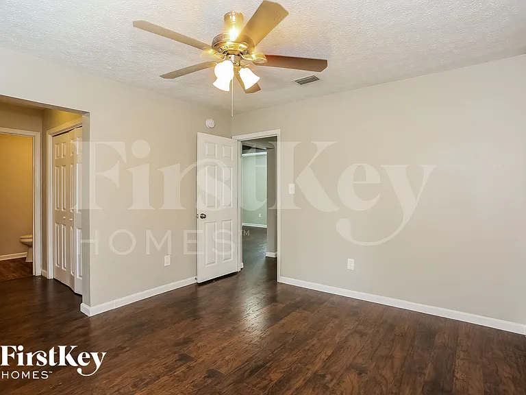 1241 Clock St — Photo 11