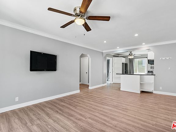 4th image of 6224 De Longpre Ave