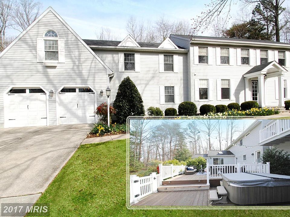 Expansive Colonial Offering Multi-Living Options